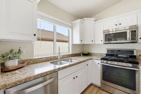 Kitchen - 2204 S Quartz Ct, Gilbert, AZ 85295 photo 5 of 5