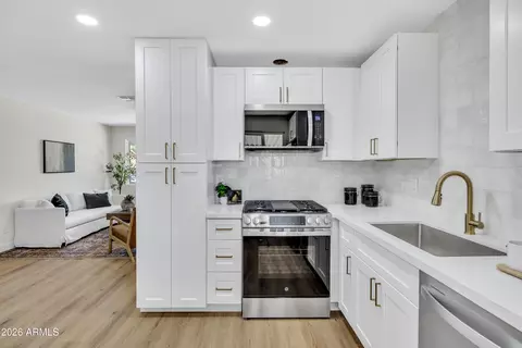 Kitchen - 3016 N 35th Dr, Phoenix, AZ 85019 photo 3 of 3