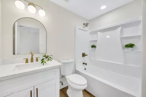 Bath - 3016 N 35th Dr, Phoenix, AZ 85019 photo 2 of 2