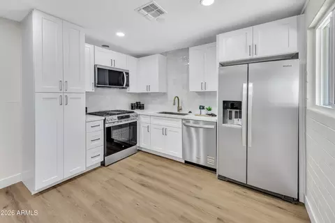 Kitchen - 3016 N 35th Dr, Phoenix, AZ 85019 photo 2 of 3