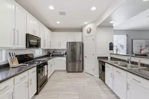 Kitchen - 3925 E Narrowleaf Dr, Gilbert, AZ 85298 photo 1 of 2