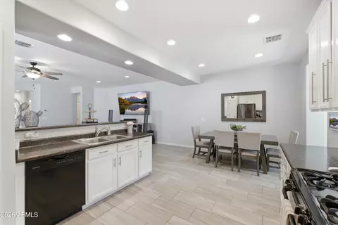 Kitchen - 3925 E Narrowleaf Dr, Gilbert, AZ 85298 photo 2 of 2