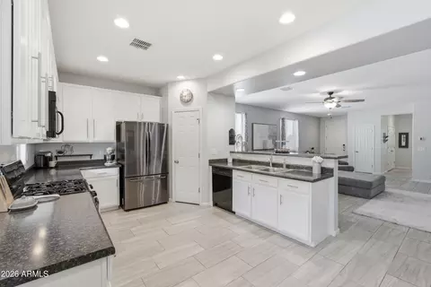 Entry Way - 3925 E Narrowleaf Dr, Gilbert, AZ 85298 photo 3 of 3