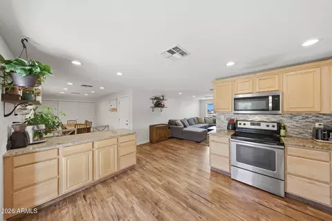 Kitchen - 3520 E Thunderbird Rd, Phoenix, AZ 85032 photo 3 of 4
