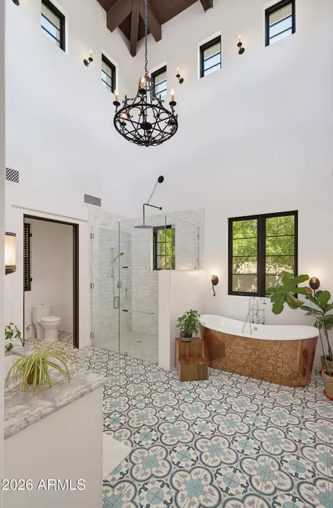 Bath - 5434 E Camelhill Rd, Phoenix, AZ 85018 photo 1 of 4