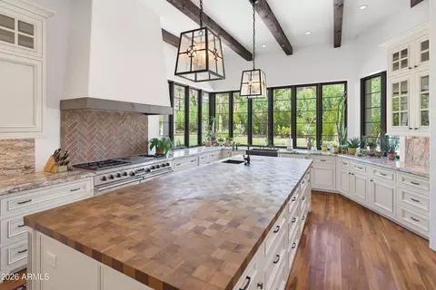 Kitchen - 5434 E Camelhill Rd, Phoenix, AZ 85018 photo 2 of 3
