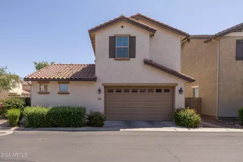 Exterior - 1015 S Annie Ln, Gilbert, AZ 85296 photo 8 of 18