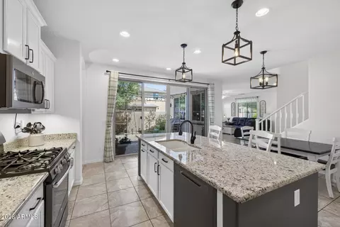 Kitchen - 1015 S Annie Ln, Gilbert, AZ 85296 photo 3 of 4