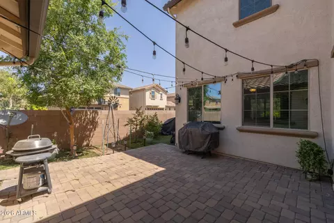Exterior - 1015 S Annie Ln, Gilbert, AZ 85296 photo 6 of 18