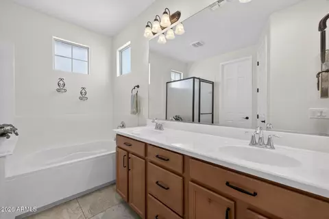 Bath - 1015 S Annie Ln, Gilbert, AZ 85296 photo 1 of 3