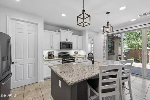 Kitchen - 1015 S Annie Ln, Gilbert, AZ 85296 photo 4 of 4