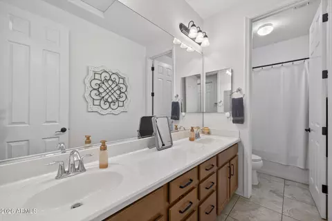 Bath - 1015 S Annie Ln, Gilbert, AZ 85296 photo 2 of 3