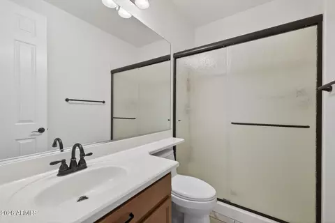 Bath - 1015 S Annie Ln, Gilbert, AZ 85296 photo 3 of 3