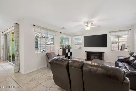 Living - 1015 S Annie Ln, Gilbert, AZ 85296 photo 3 of 4