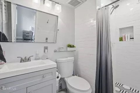 Bath - 5328 E Verde Ln, Phoenix, AZ 85018 photo 1 of 2