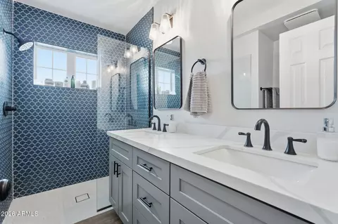 Bath - 5328 E Verde Ln, Phoenix, AZ 85018 photo 2 of 2