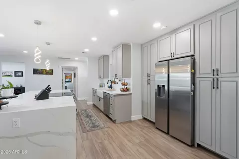 Kitchen - 5328 E Verde Ln, Phoenix, AZ 85018 photo 5 of 5