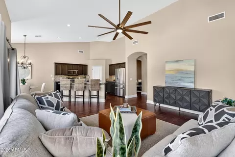643 W Douglas Ave, Gilbert, AZ 85233 photo 6