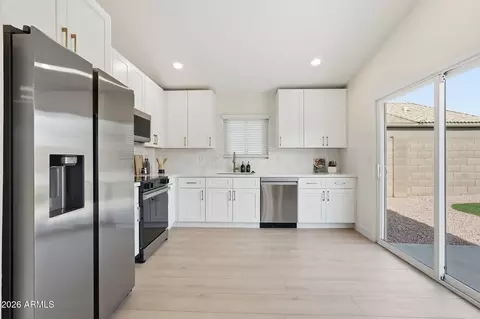 Kitchen - 2052 W 20th Ave, Apache Junction, AZ 85120 photo 3 of 6