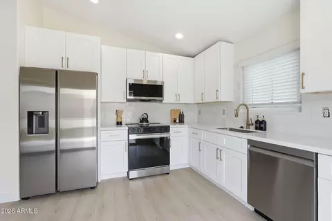 Kitchen - 2052 W 20th Ave, Apache Junction, AZ 85120 photo 6 of 6