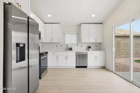 Kitchen - 2052 W 20th Ave, Apache Junction, AZ 85120 photo 2 of 6