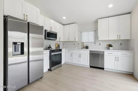 Kitchen - 2052 W 20th Ave, Apache Junction, AZ 85120 photo 4 of 6