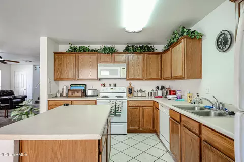 Kitchen - 8512 E Lindner Ave, Mesa, AZ 85209 photo 1 of 3
