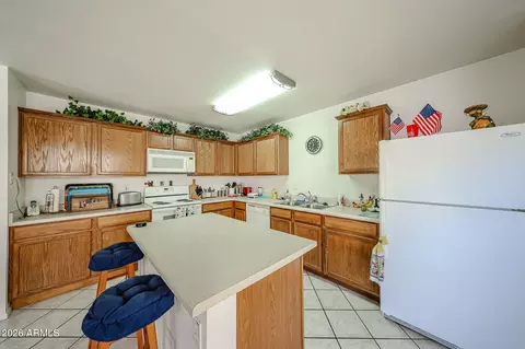 Kitchen - 8512 E Lindner Ave, Mesa, AZ 85209 photo 2 of 3
