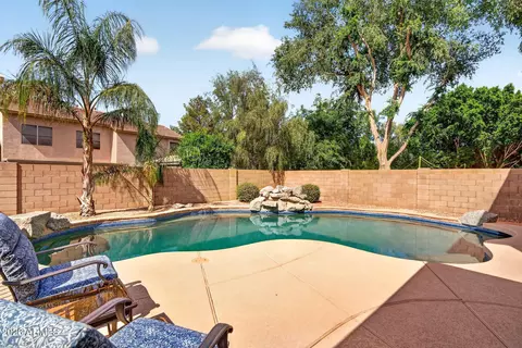 Exterior - 1002 E Betsy Ln, Gilbert, AZ 85296 photo 9 of 13