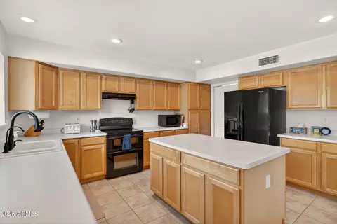 Kitchen - 1002 E Betsy Ln, Gilbert, AZ 85296 photo 1 of 5