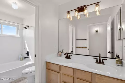 Bath - 1002 E Betsy Ln, Gilbert, AZ 85296 photo 5 of 6