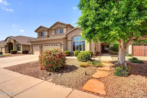 Exterior - 1002 E Betsy Ln, Gilbert, AZ 85296 photo 3 of 13
