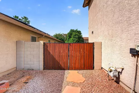 Exterior - 1002 E Betsy Ln, Gilbert, AZ 85296 photo 4 of 13