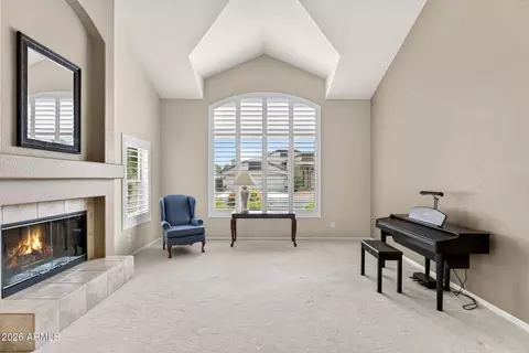 Living - 1002 E Betsy Ln, Gilbert, AZ 85296 photo 2 of 6