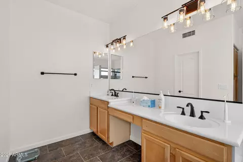 Bath - 1002 E Betsy Ln, Gilbert, AZ 85296 photo 2 of 6