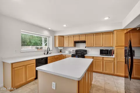 Kitchen - 1002 E Betsy Ln, Gilbert, AZ 85296 photo 2 of 5