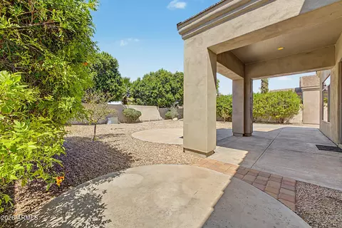 Exterior - 2018 E Beautiful Ln, Phoenix, AZ 85042 photo 4 of 5