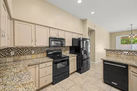 Kitchen - 2018 E Beautiful Ln, Phoenix, AZ 85042 photo 2 of 3