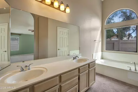 Bath - 57 E Ranch Rd, Tempe, AZ 85284 photo 2 of 4