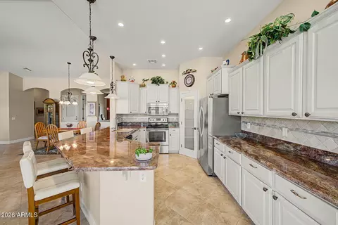 Kitchen - 11539 E Nell Ave, Mesa, AZ 85209 photo 2 of 4