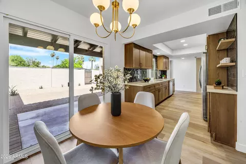 Dining - 1002 W Solar Dr, Phoenix, AZ 85021 photo 4 of 4