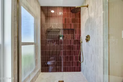 Bath - 1002 W Solar Dr, Phoenix, AZ 85021 photo 3 of 4