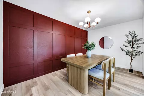 Dining - 1002 W Solar Dr, Phoenix, AZ 85021 photo 2 of 4