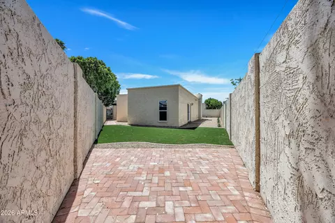 Exterior - 1002 W Solar Dr, Phoenix, AZ 85021 photo 5 of 9