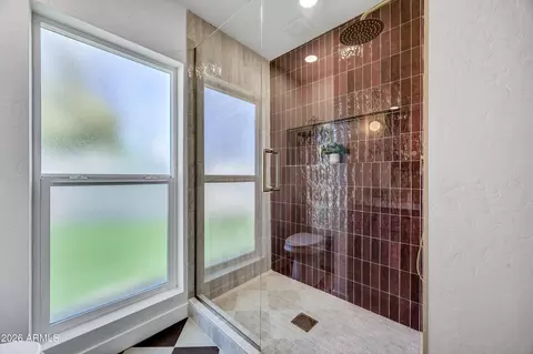 Bath - 1002 W Solar Dr, Phoenix, AZ 85021 photo 2 of 4