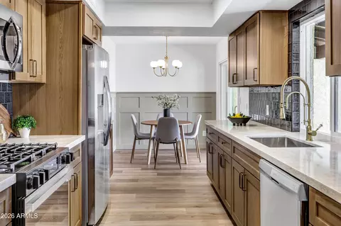 Kitchen - 1002 W Solar Dr, Phoenix, AZ 85021 photo 4 of 5