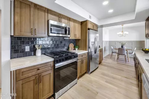 Kitchen - 1002 W Solar Dr, Phoenix, AZ 85021 photo 2 of 5
