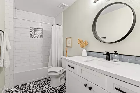 Bath - 4345 E Carol Ann Ln, Phoenix, AZ 85032 photo 3 of 5