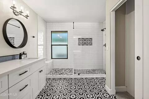 Bath - 4345 E Carol Ann Ln, Phoenix, AZ 85032 photo 2 of 5