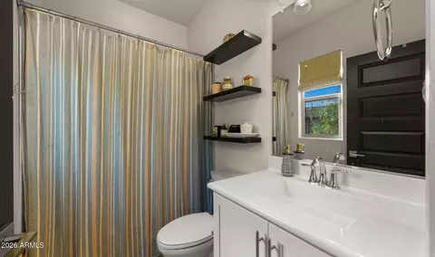 Bath - 4724 E Parkside Ln, Phoenix, AZ 85050 photo 4 of 4